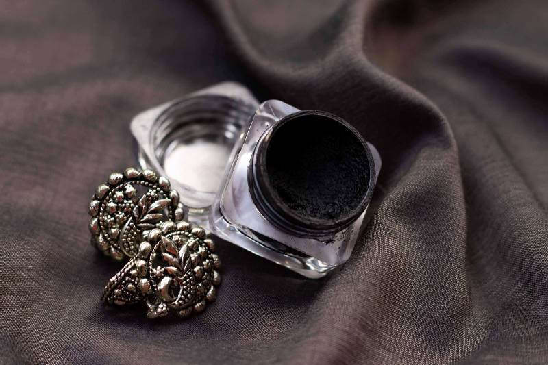 SESAME OIL KAJAL FOR DARK SMOKY EYES