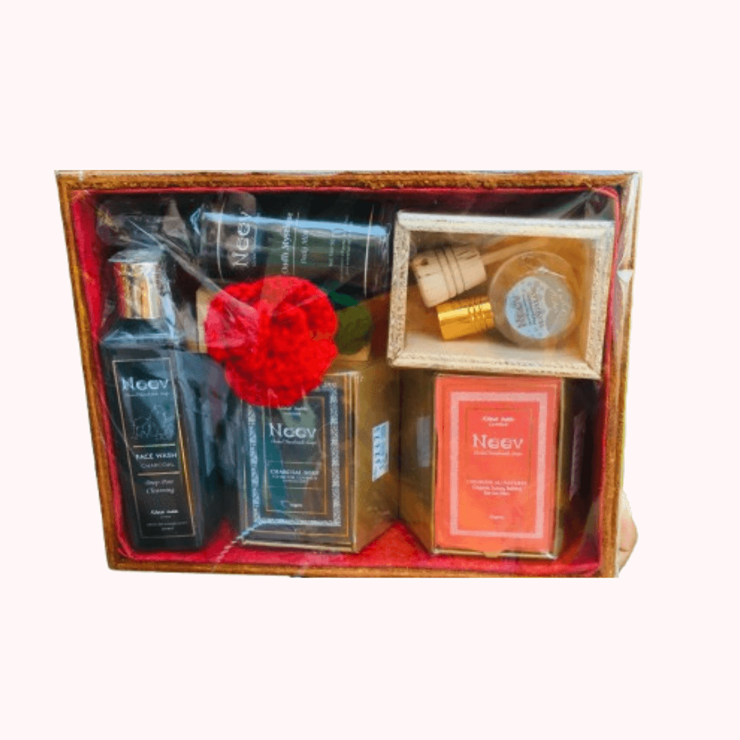 LUXURIOUS FESTIVE GIFT HAMPER FOR MEN