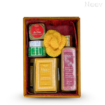 DRY SKIN CARE GIFT BOX FOR WOMEN & MEN